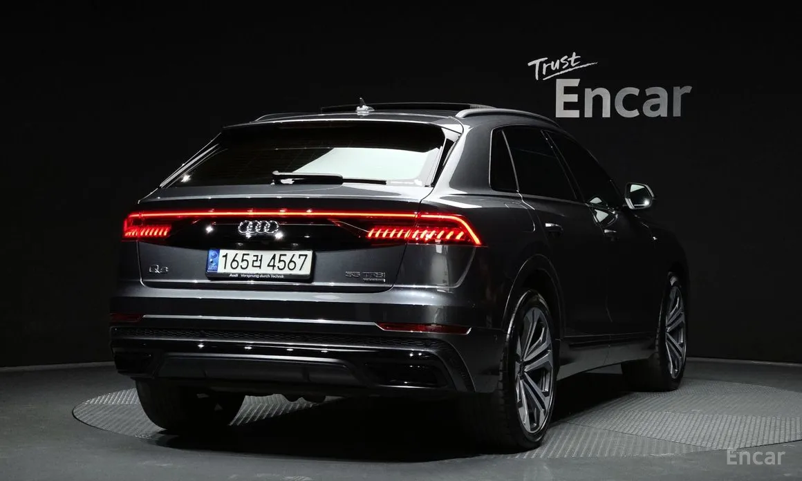 Фото 2 - Audi Q8