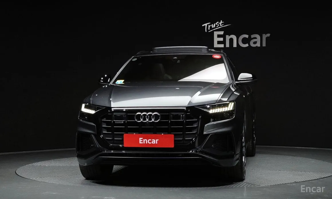Фото 3 - Audi Q8