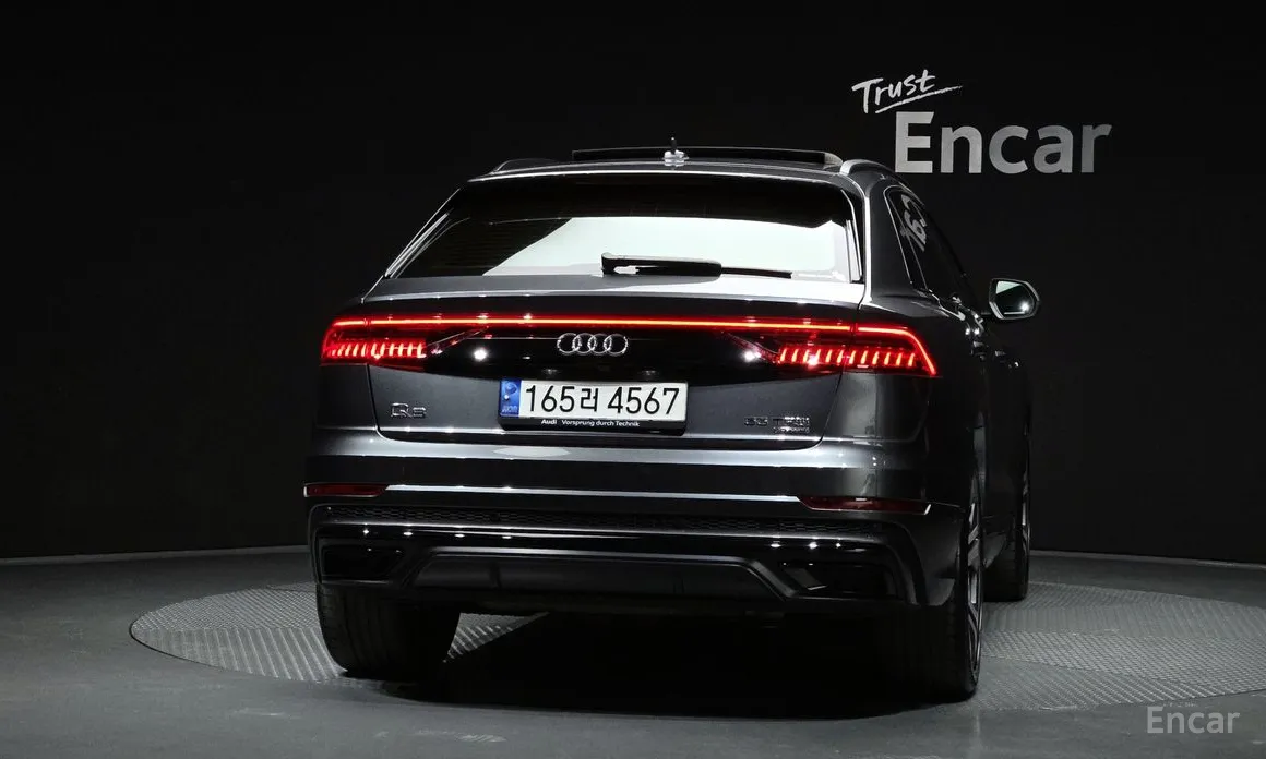 Фото 4 - Audi Q8