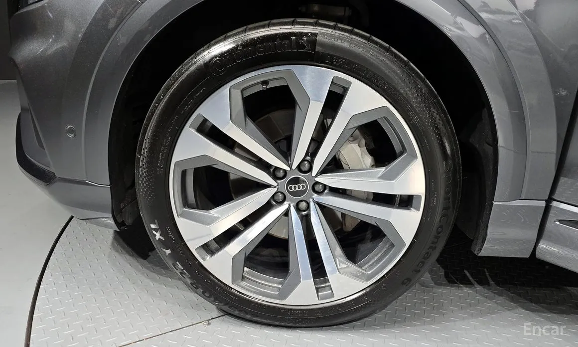 Фото 5 - Audi Q8