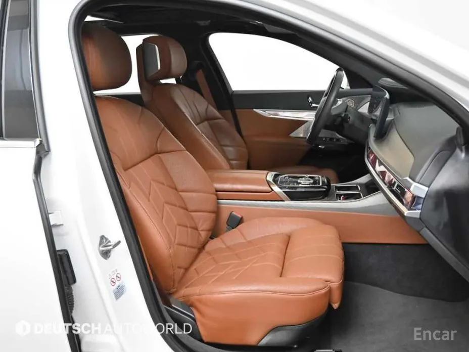 Фото 10 - BMW i7