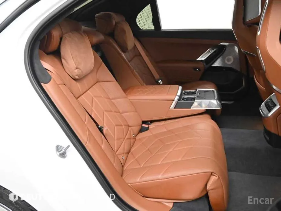 Фото 12 - BMW i7