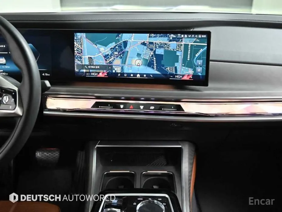 Фото 14 - BMW i7