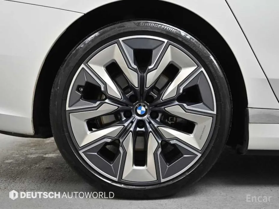 Фото 5 - BMW i7