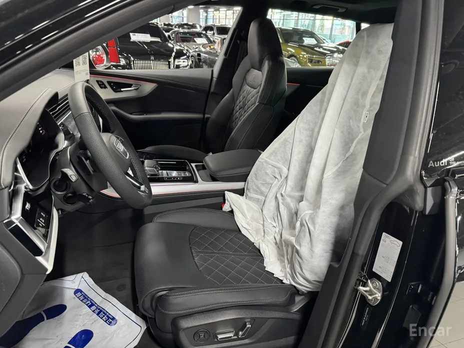 Фото 13 - Audi Q8