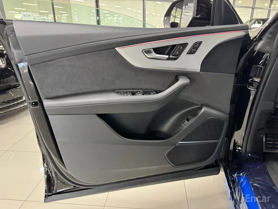 Фото 14 - Audi Q8