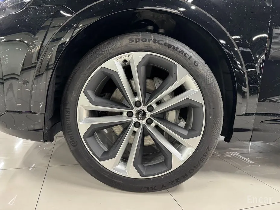 Фото 5 - Audi Q8