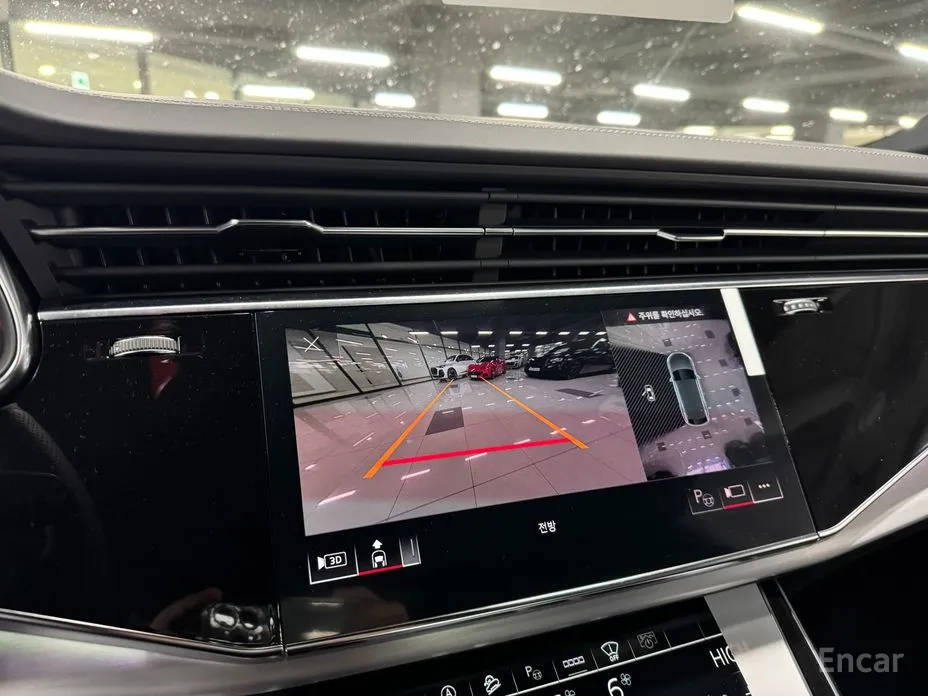 Фото 6 - Audi Q8