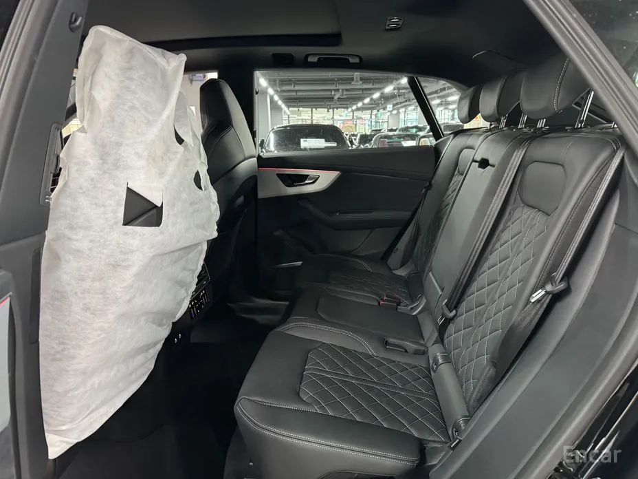 Фото 9 - Audi Q8