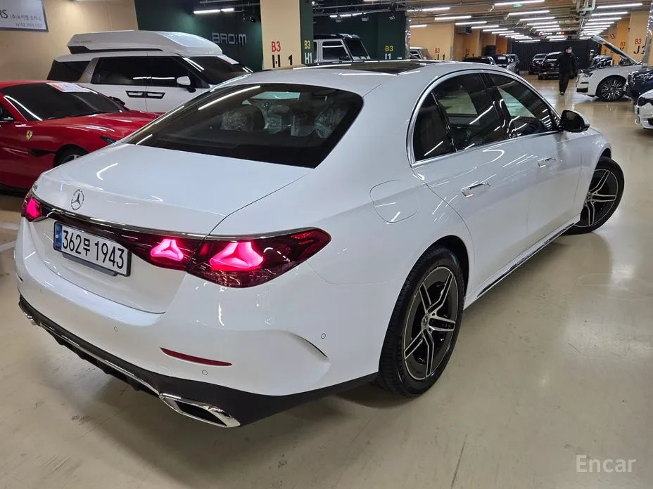 Фото 10 - Mercedes-Benz E-Class