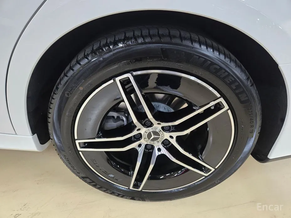 Фото 12 - Mercedes-Benz E-Class