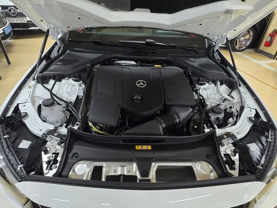 Фото 16 - Mercedes-Benz E-Class