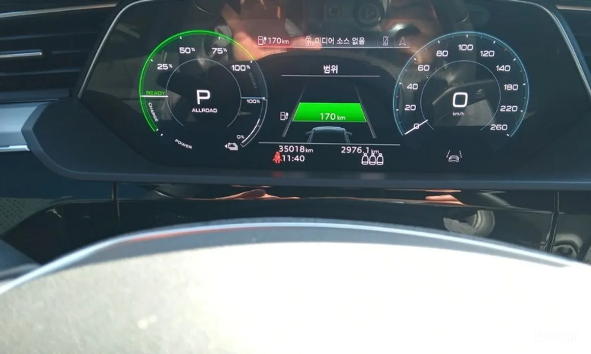 Фото 5 - Audi e-tron