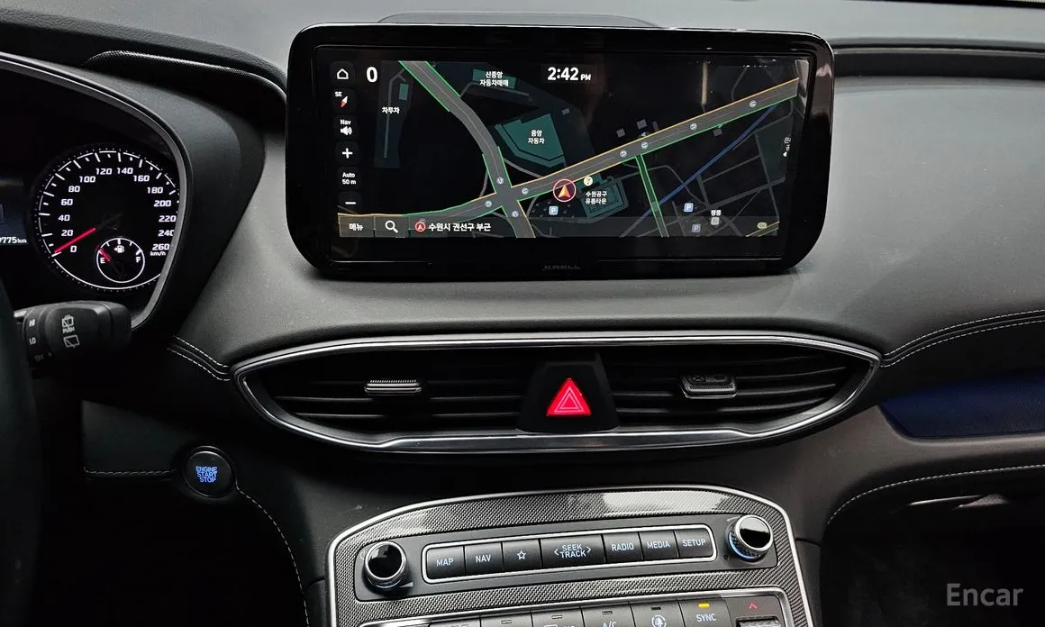 Фото 14 - Hyundai Santa Fe