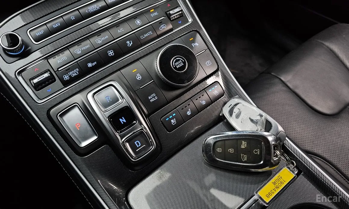 Фото 9 - Hyundai Santa Fe