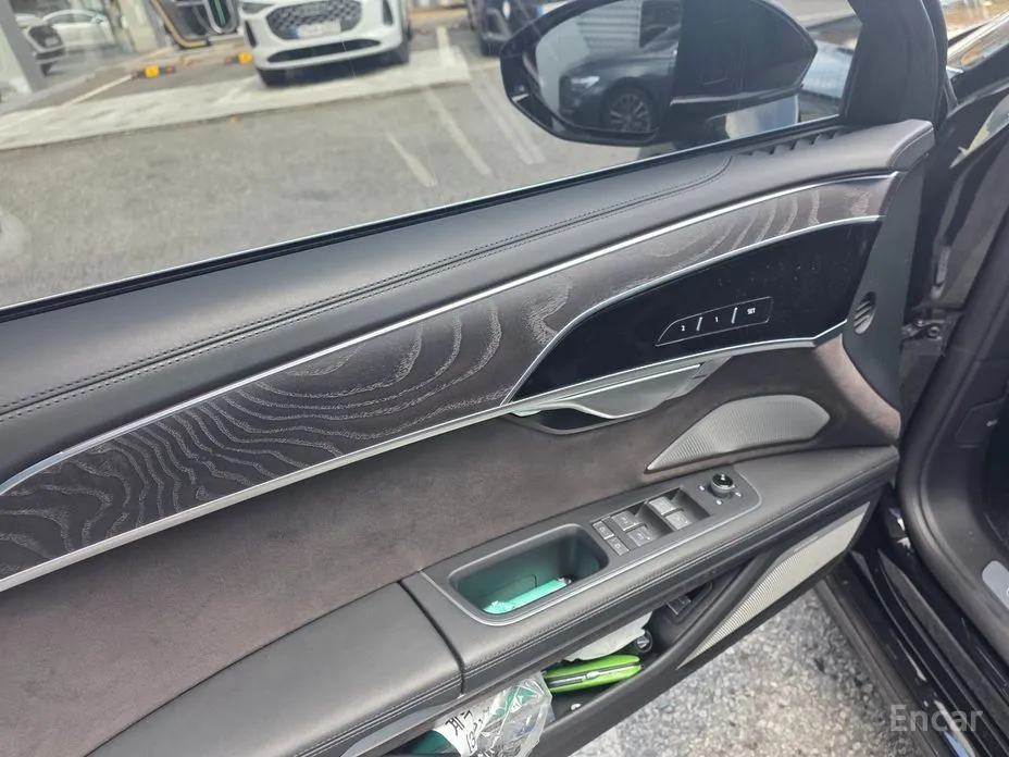 Фото 15 - Audi A8