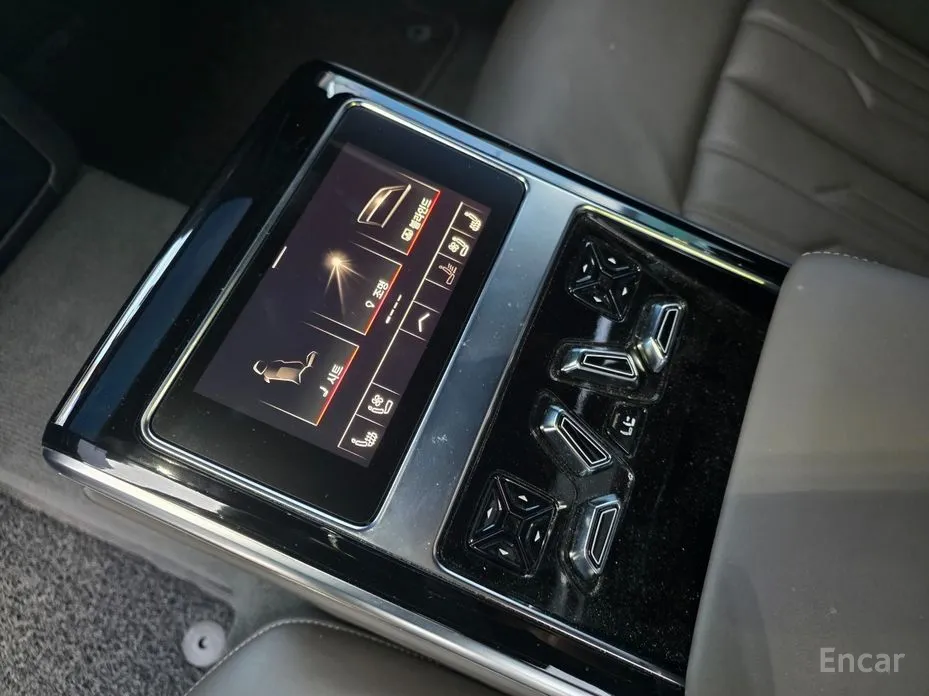 Фото 19 - Audi A8