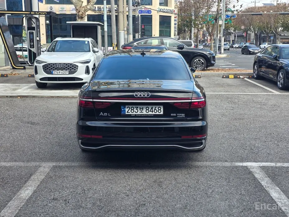 Фото 2 - Audi A8