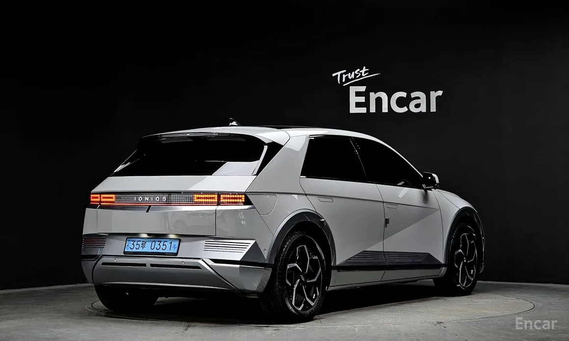 Photo 2 - Hyundai Ioniq 5