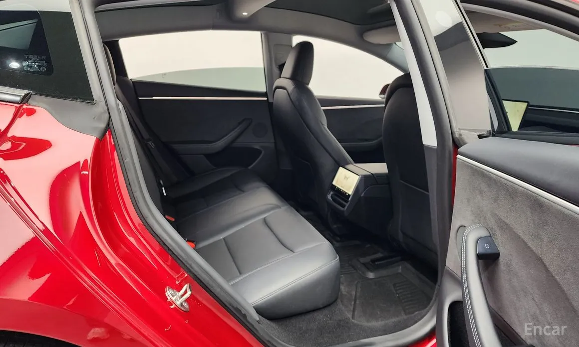 Фото 12 - Tesla Model 3