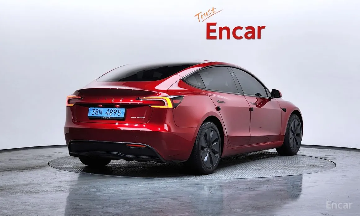 Фото 2 - Tesla Model 3