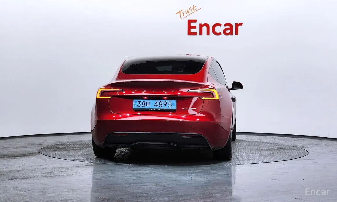 Фото 4 - Tesla Model 3