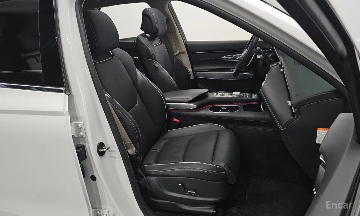 Фото 10 - Genesis GV70