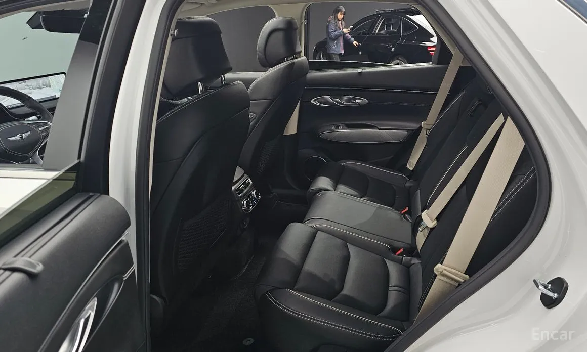 Фото 12 - Genesis GV70