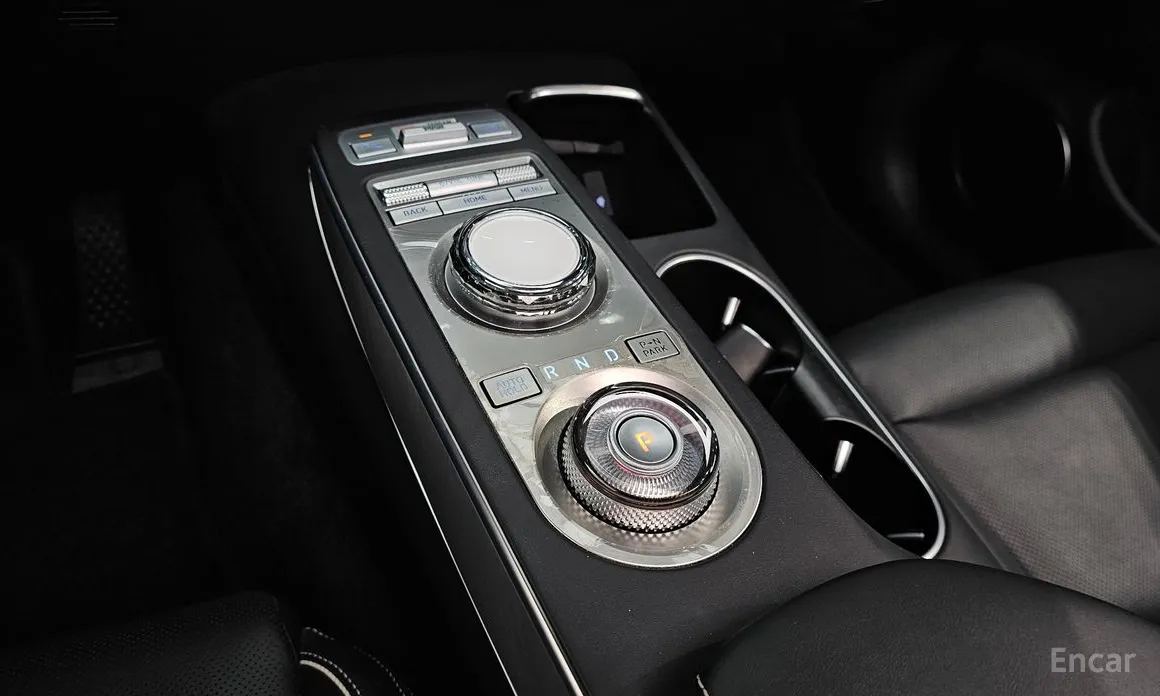 Фото 9 - Genesis GV70