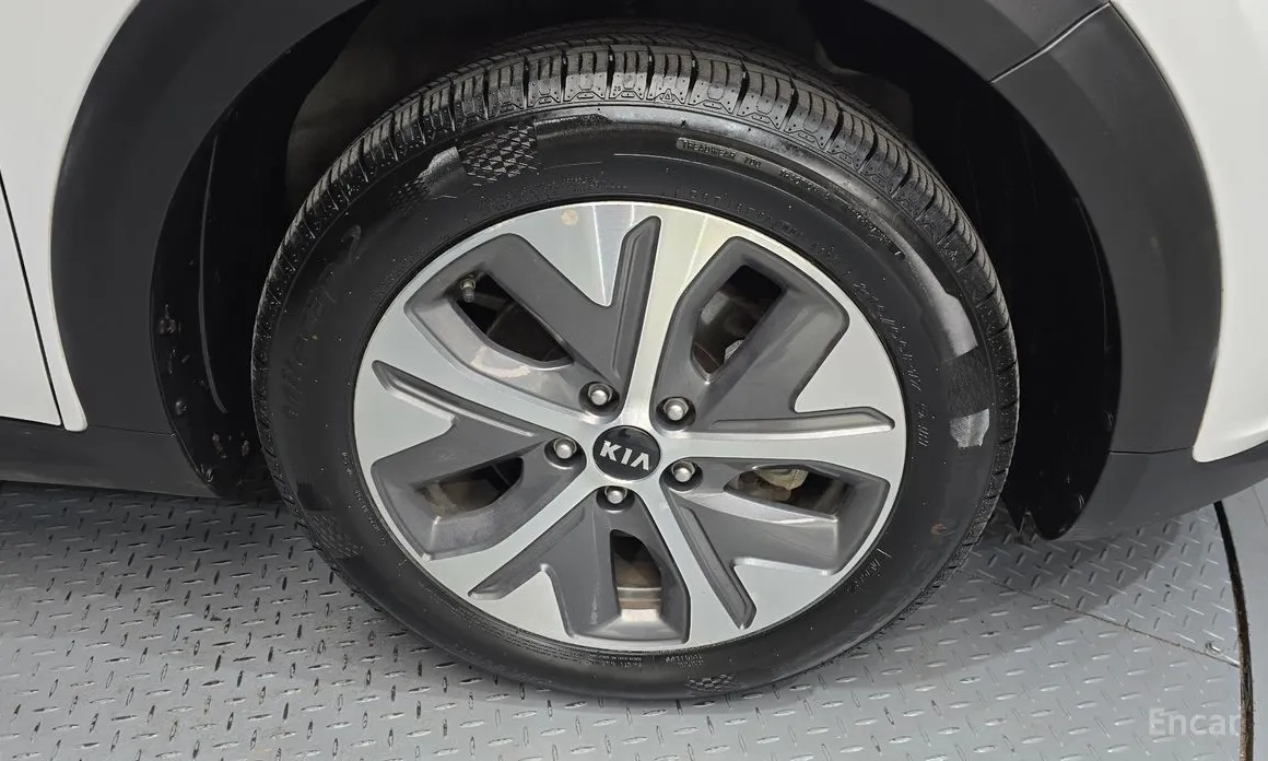 Фото 5 - Kia Niro