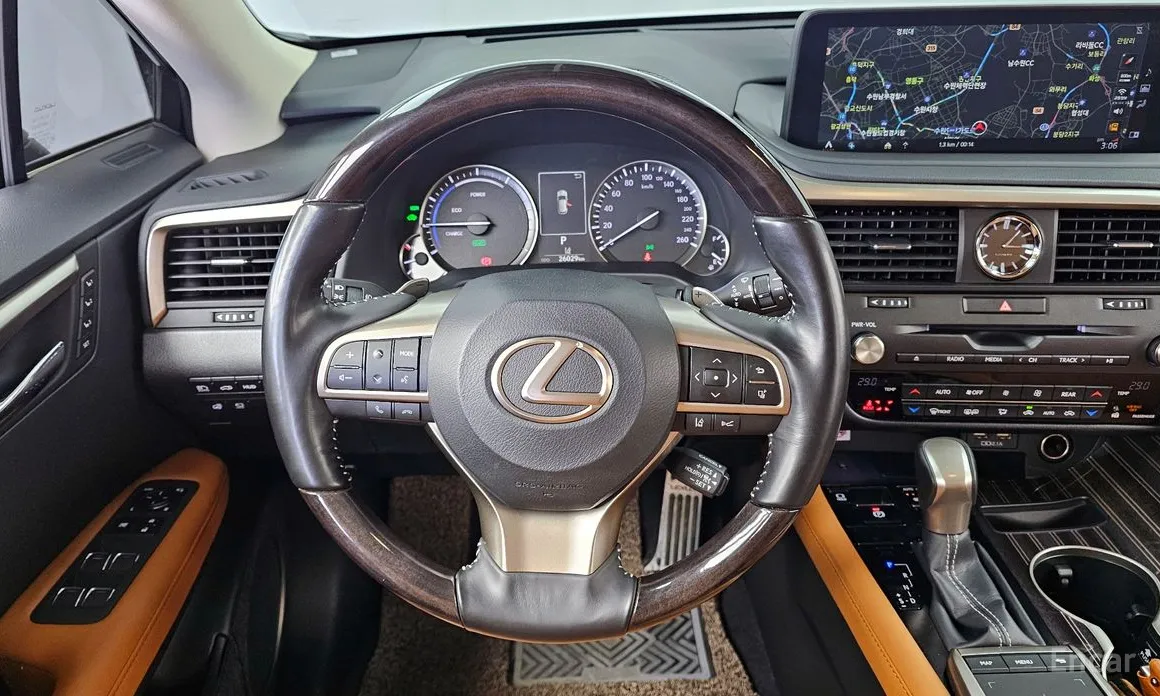 Фото 13 - Lexus RX