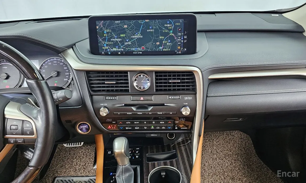 Фото 14 - Lexus RX