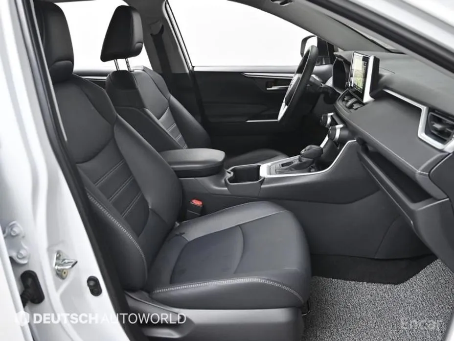 Фото 10 - Toyota RAV4