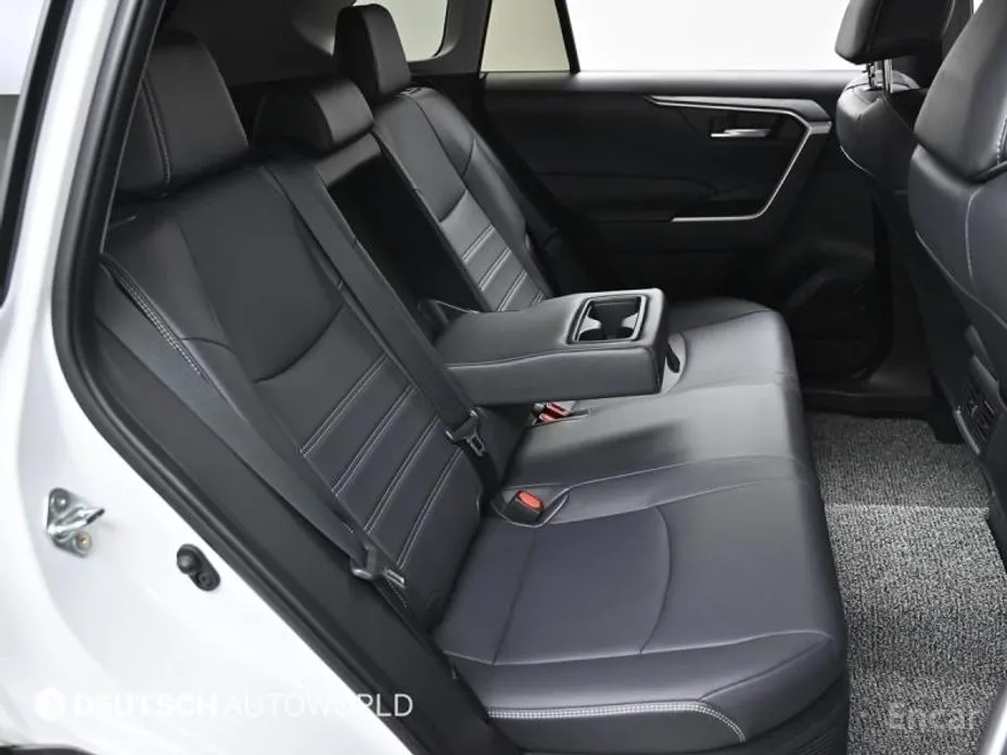 Фото 12 - Toyota RAV4