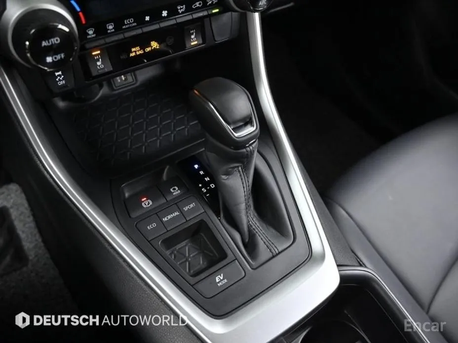 Фото 7 - Toyota RAV4