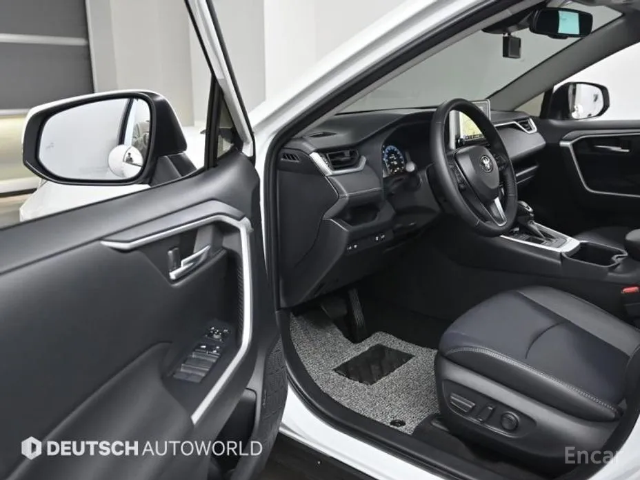 Фото 9 - Toyota RAV4