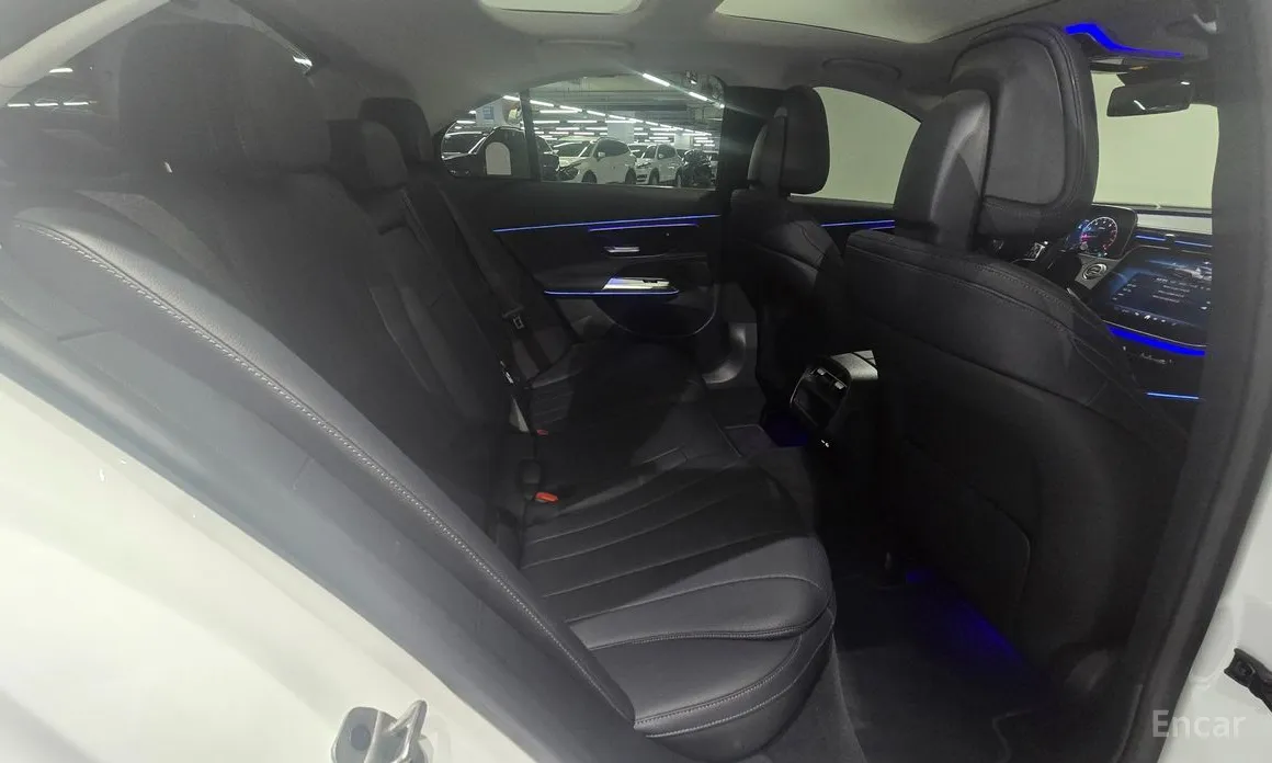 Фото 20 - Mercedes-Benz E-Class