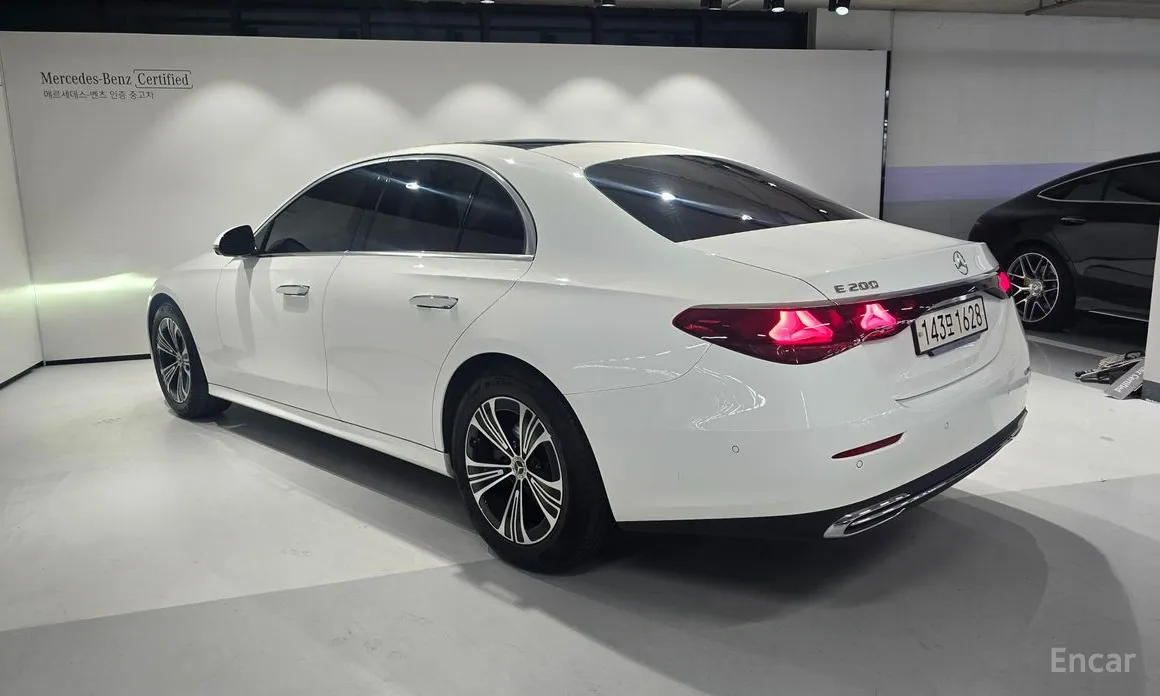 Фото 3 - Mercedes-Benz E-Class