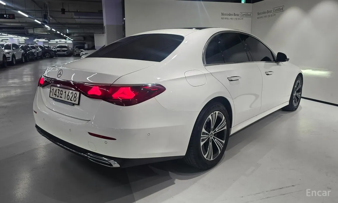 Фото 4 - Mercedes-Benz E-Class