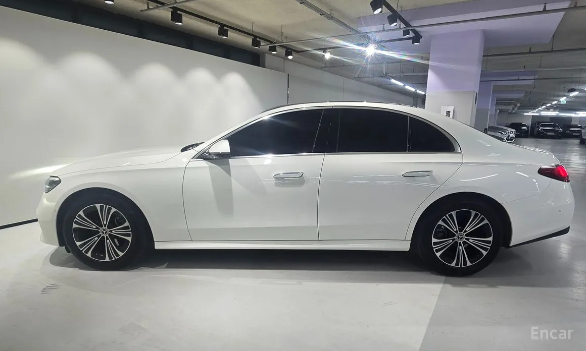 Фото 8 - Mercedes-Benz E-Class