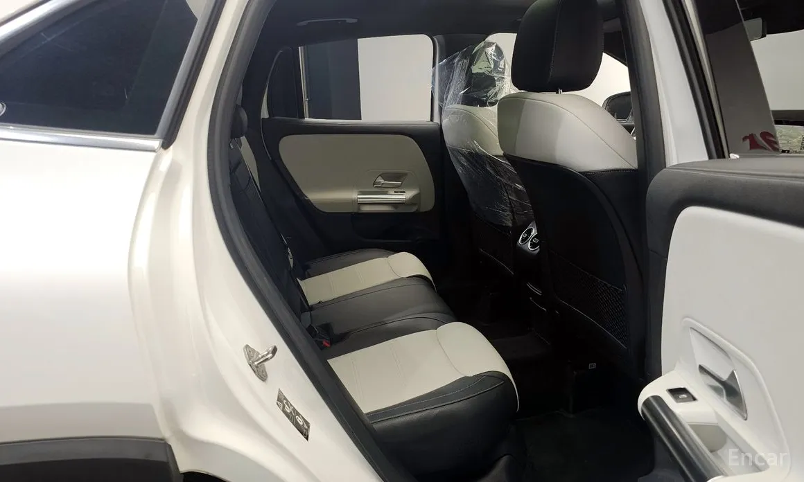 Фото 13 - Mercedes-Benz GLA-Class