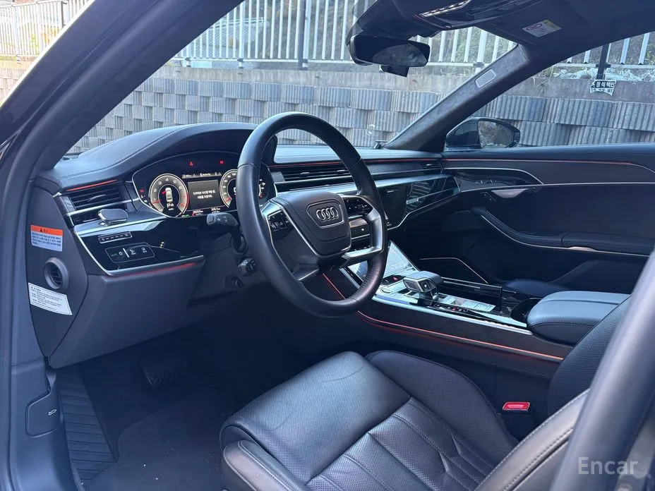 Фото 10 - Audi A8