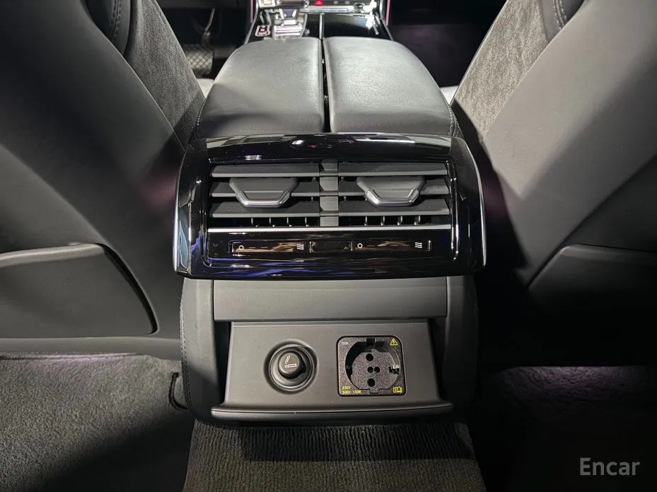 Фото 16 - Audi A8