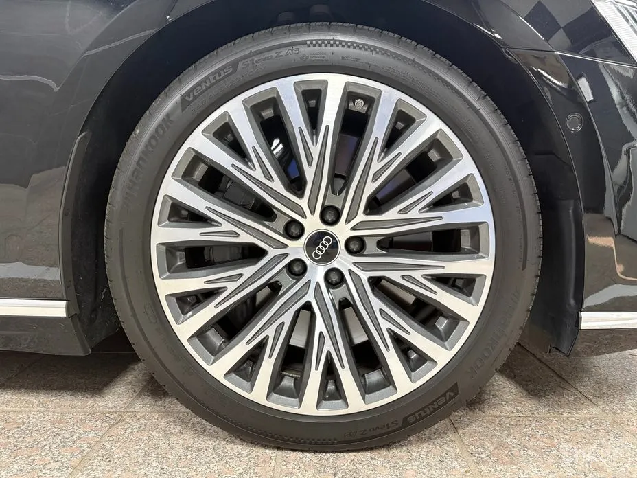 Фото 5 - Audi A8