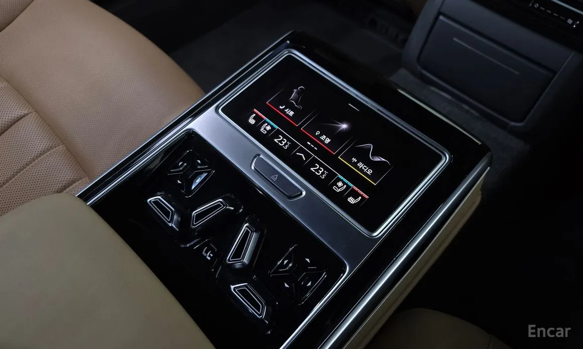 Фото 18 - Audi A8