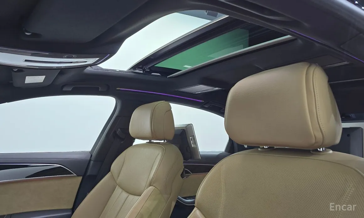 Фото 19 - Audi A8