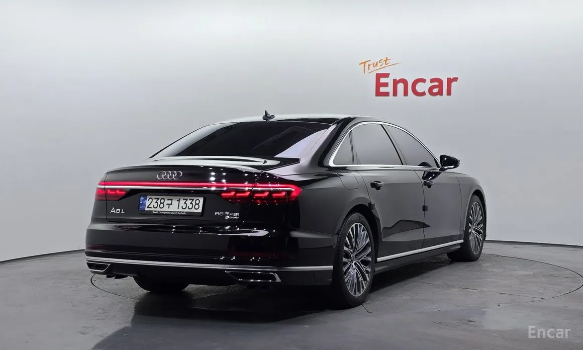 Фото 2 - Audi A8