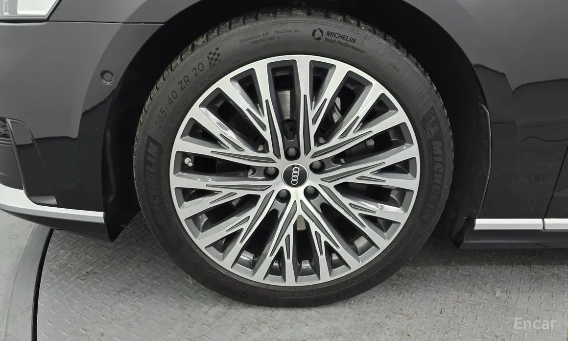 Фото 5 - Audi A8