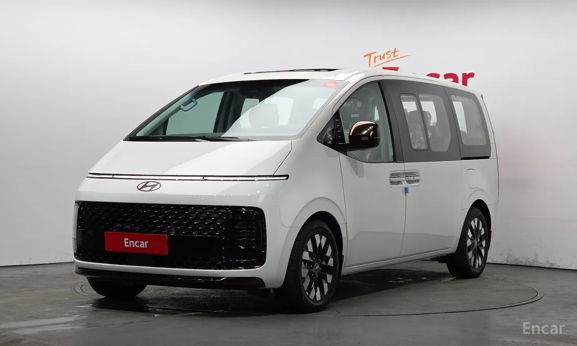 Фото 1 - Hyundai Staria