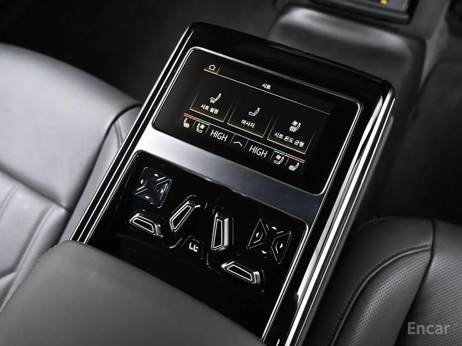 Фото 16 - Audi A8